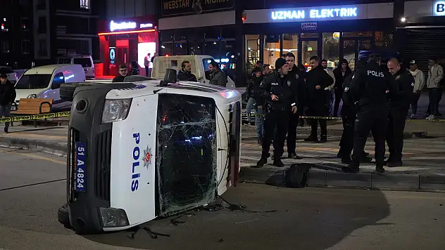 Polis otosu ile otomobil çarpıştı: 6 yaralı