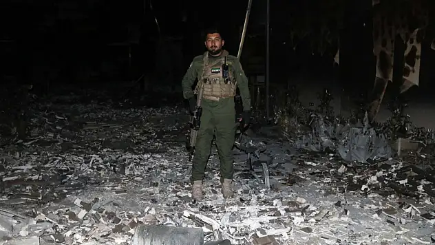 Suriye'de Beşar Esad'ın sarayı yakıldı, eşyalar alındı