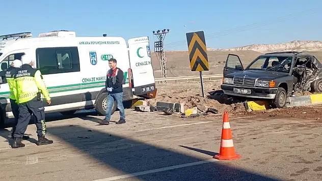 Ankara-Beypazarı kara yolunda otomobil ile hafif ticari araç çarpıştı: 1 ölü