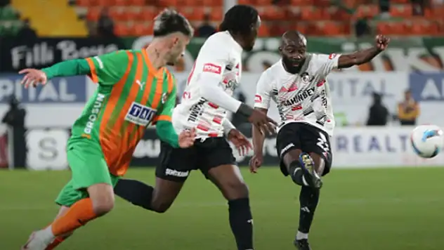 Süper yedek şov yaptı! Alanyaspor, Selçuk İnan'ı farklı üzdü