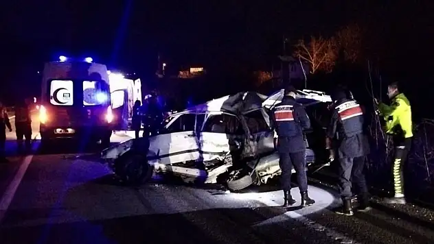 Sinop'ta otomobille yolcu otobüsünün çarpıştığı kazada 2 kişi öldü