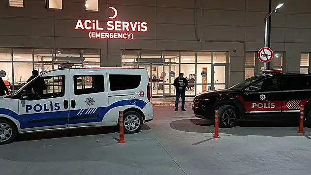 Düğünde baba ve oğul bıçaklandı