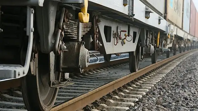 Rusya'da yük trenine çarpan yolcu treni raydan çıktı