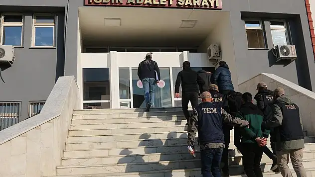 AK Parti Iğdır İl Başkanlığı'na molotofkokteyli ile saldırı