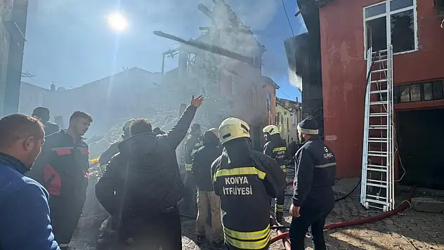 Konya'da yangın çıktı 4 ev zarar gördü