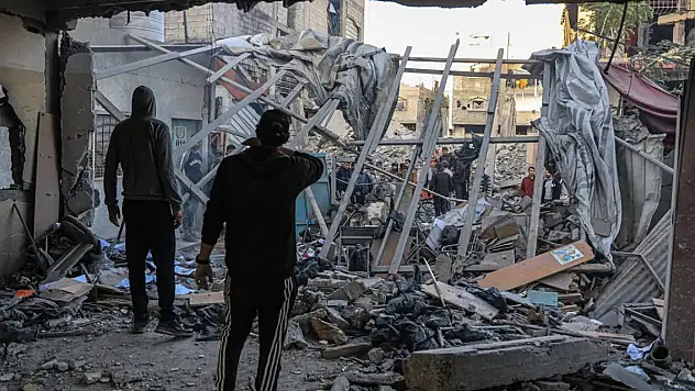 Gazze'de iki okula İsrail ordusundan saldırı: 20 Filistinli öldü