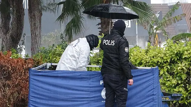 Antalya'da mobilya ustası parkta ölü bulundu