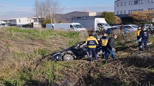 Kırmızı ışıkta geçince dereye uçtu