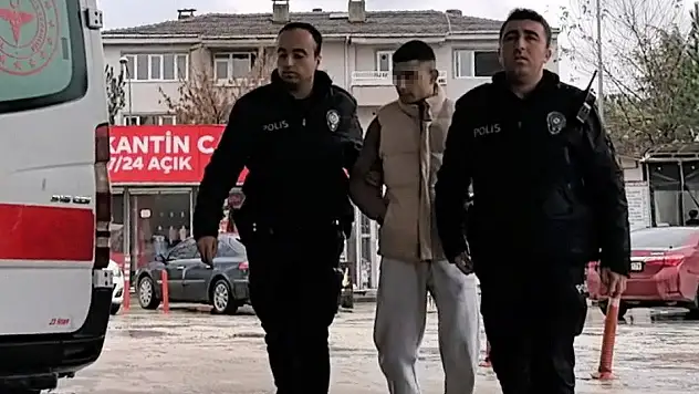 Babasını 6 yerinden bıçakladıktan sonra bakın ne yaptı