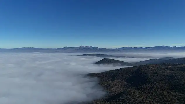 Türkiye'nin en büyük tatlı su gölü sisle kaplandı