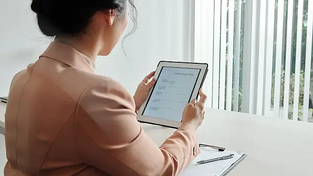 İş bulmanın altın kuralı: Etkili bir CV ile İlk İşinizi Bulun!