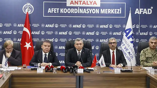 Antalya'ya 'turuncu kod' uyarısı kentte taşımalı eğitime 1 gün ara verildi