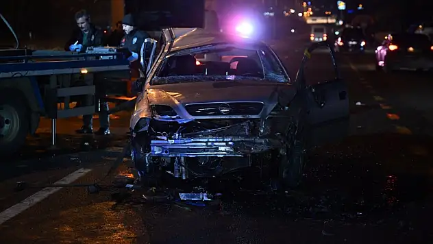 Ankara'da refüje çarpan araç takla atarak karşı şeride geçti: 1 ölü, 2 yaralı