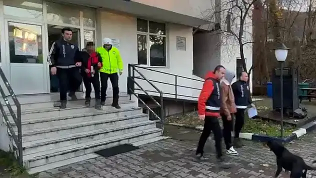 Parkta ortaokul öğrencisi kız çocuğuna cinsel istismar iddiasına 3 tutuklama