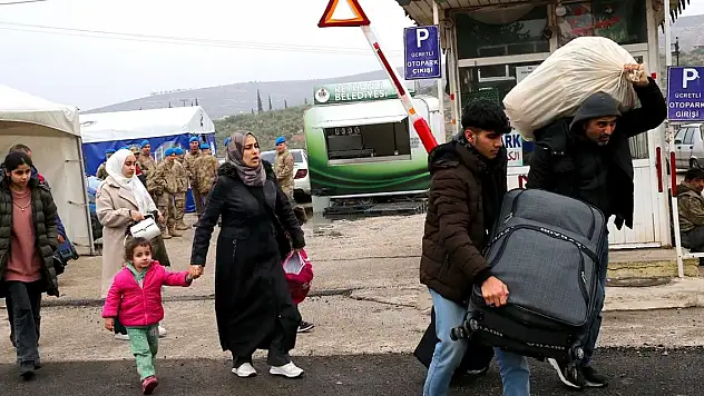 Türkiye'ye teşekkür... Suriyelilerin ülkelerine dönüşü sürüyor