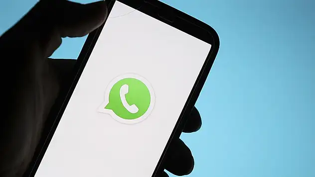 İran'da yasaklanan WhatsApp ve Google Play yeniden erişime açıldı