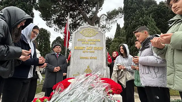 Milli şair Mehmet Akif Ersoy mezarı başında anıldı