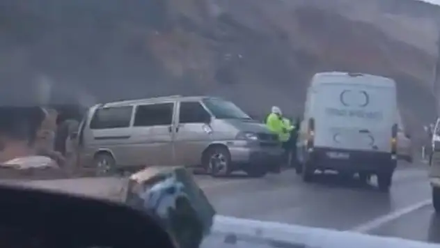 Gaziantep'te işçi servisi ile tır çarpıştı: 2 genç hayatını kaybetti, 7 yaralı var