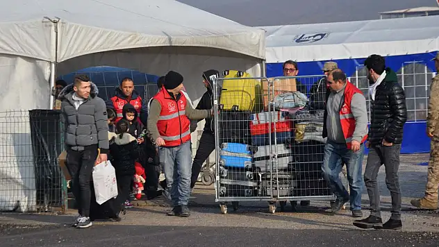 Suriyeliler Cilvegözü'nden ülkelerine dönüyor