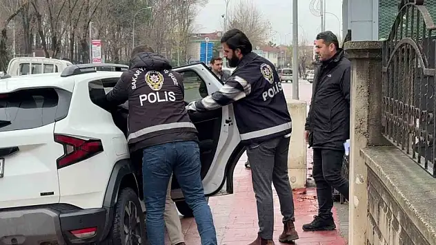 Sakarya'da dehşet: 3 ay önce evlendiği eşini ağır yaraladı