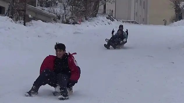 Denizli'nin Çameli ilçesinde kar nedeniyle eğitime yarın ara verildi