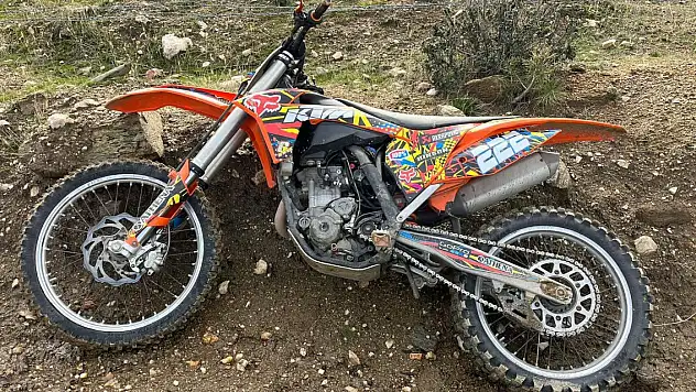 Dağda kaza yapınca mahsur kalan motosikletli, helikopterle kurtarıldı