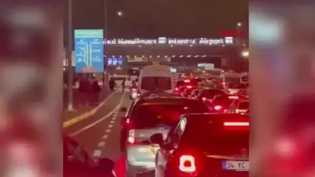İstanbul Havalimanı'nda şüpheli valiz alarmı! Bomba imha ekipleri geldi