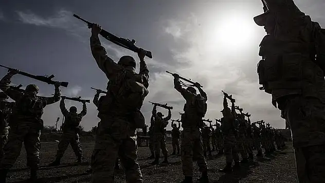 Jandarma ve sahil güvenlik komutanlıklarında 3 bin 540 astsubay istihdam edilecek