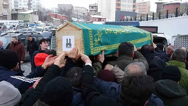 Cenazesi Karasu'dan çıkarılmıştı! Sabit öğretmen gözyaşlarıyla uğurlandı