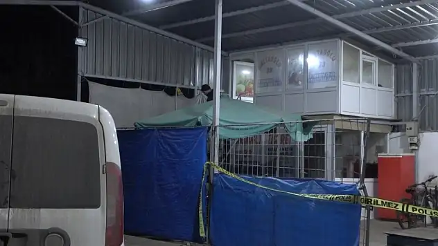 Oğlu tarafından ipte asılı bulundu, hayatını kaybetti