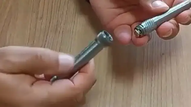 Kalem şeklinde suikast tabancası ele geçirildi