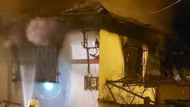 Balıkesir'de yangın faciası...1 ve 3 yaşındaki kardeş hayatını kaybetti