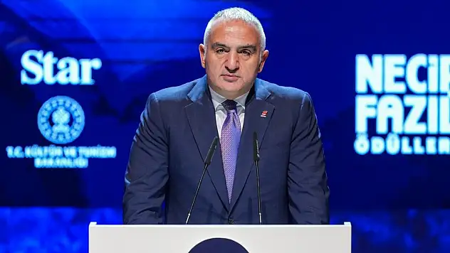 Bakan Ersoy: Sanata ve sanatçıya destek olmaya devam edeceğiz