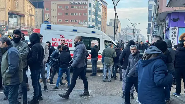 Hakkari'de bıçaklı kavgada kan aktı: 3 yaralı