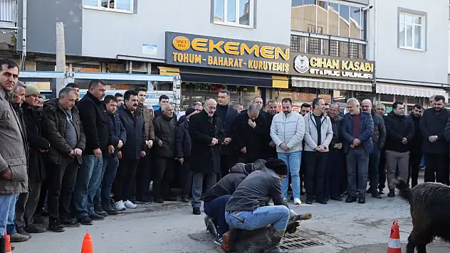 Konya Beyşehir'de kapalı pazar yeri açıldı