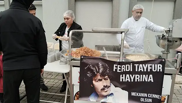 Ferdi Tayfur ruhuna lokma dağıttılar