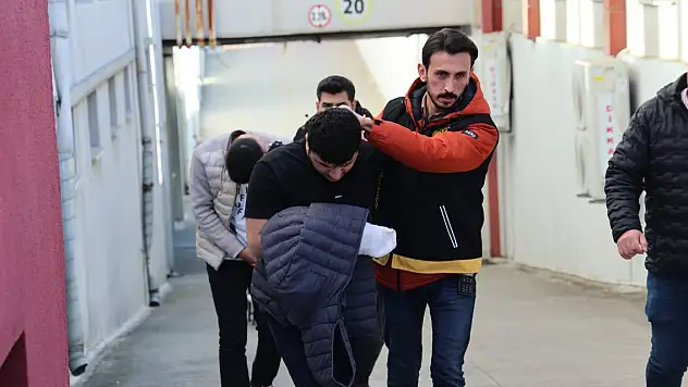 Adana'da cinayetle biten komşu kavgası bira şişesinden çıkmış!