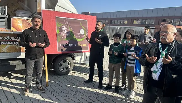 Konyaspor'un efsanesi Ahmet Çalık için lokma dağıtıldı!