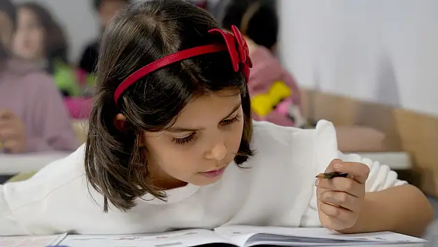 Bilgehaneler öğrencilere eğitim desteği sağlıyor