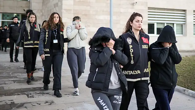 'Oyunumuzu kimse bozamaz' diyen fuhuş şebekesine 'Oyunbozan' operasyonu