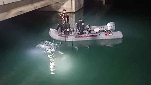 Adana'da baraja düşen otomobil sürücünün cansız bedenine ulaşıldı