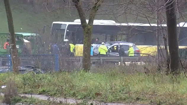 İstanbul'da otobüs ile cip çarpıştı: 1 ölü, 4 yaralı