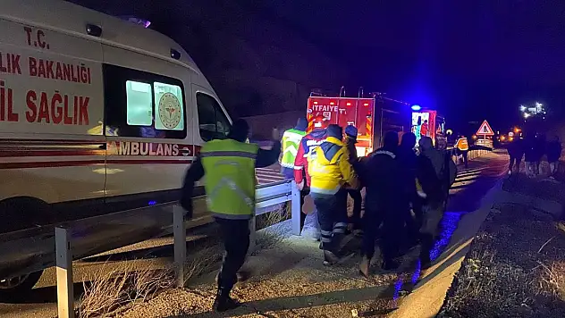 Malatya'da TIR devrildi 2 ölü, 1 yaralı