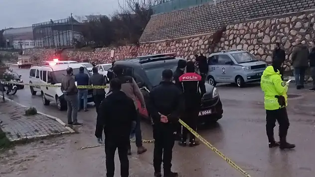 Kocaeli'de bir genç aracında silahla vurulmuş halde ölü bulundu