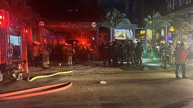Ataşehir'de 3 katlı otelde yangın: 3 kişi hayatını kaybetti