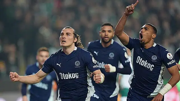 Fenerbahçe, Adana Demirspor deplasmanında... 4 eksik var