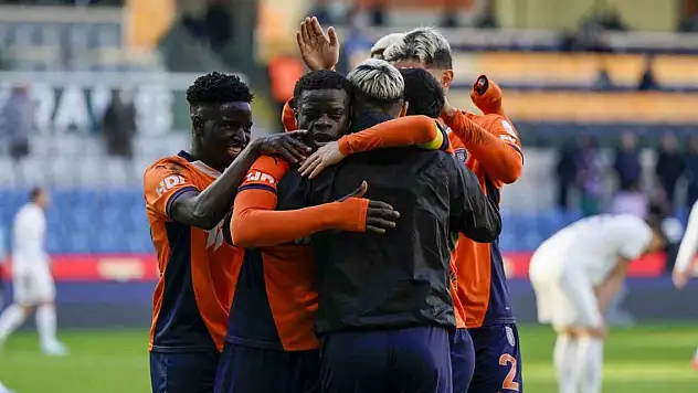 Başakşehir evinde Çaykur Rizespor'u 2 golle geçti