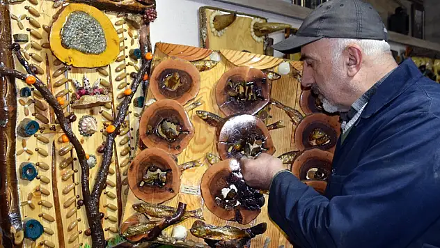 Ölü balıklar tabloya dönüştürüyor