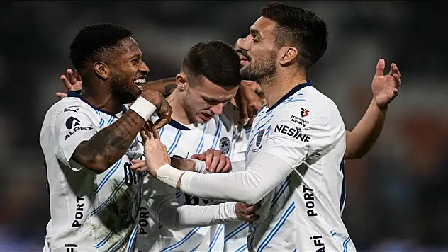 Fenerbahçe, Adana'dan 3 puanla dönüp zirveyle farkı 6'ya indirdi