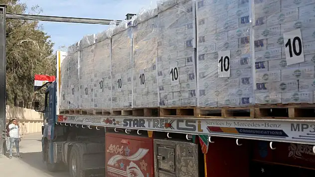 Mısır'dan Gazze'ye 281 yardım tırı geçti